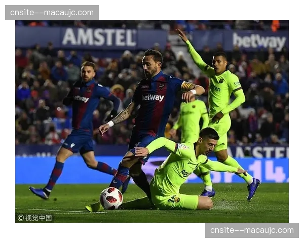 皇马逆转马竞战术复盘：巴尔韦德红牌前后攻防转换节奏对比分析